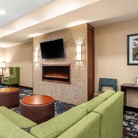 Comfort Inn & Suites Ames Near Isu Campus Dış mekan fotoğraf