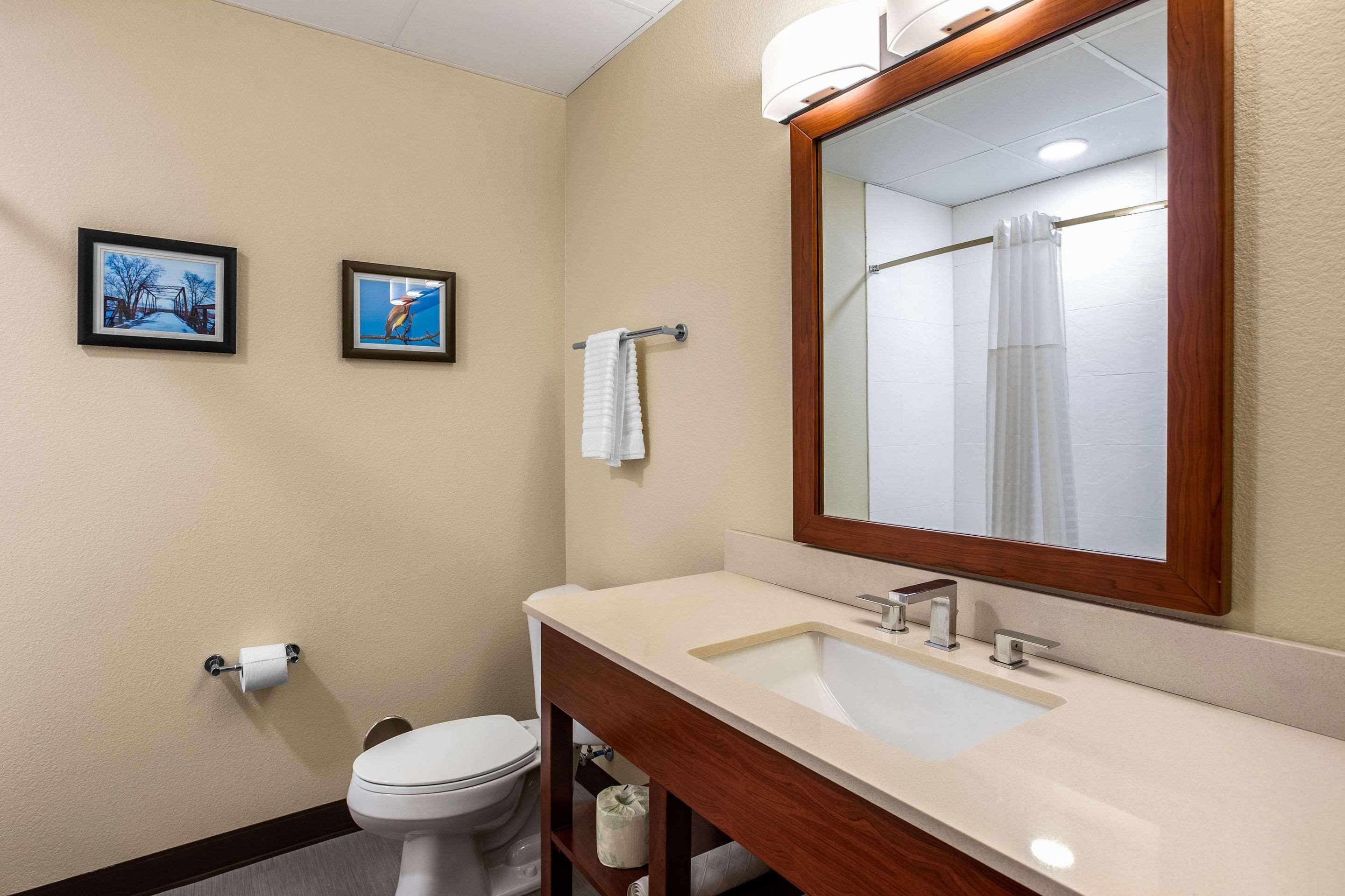 Comfort Inn & Suites Ames Near Isu Campus Dış mekan fotoğraf