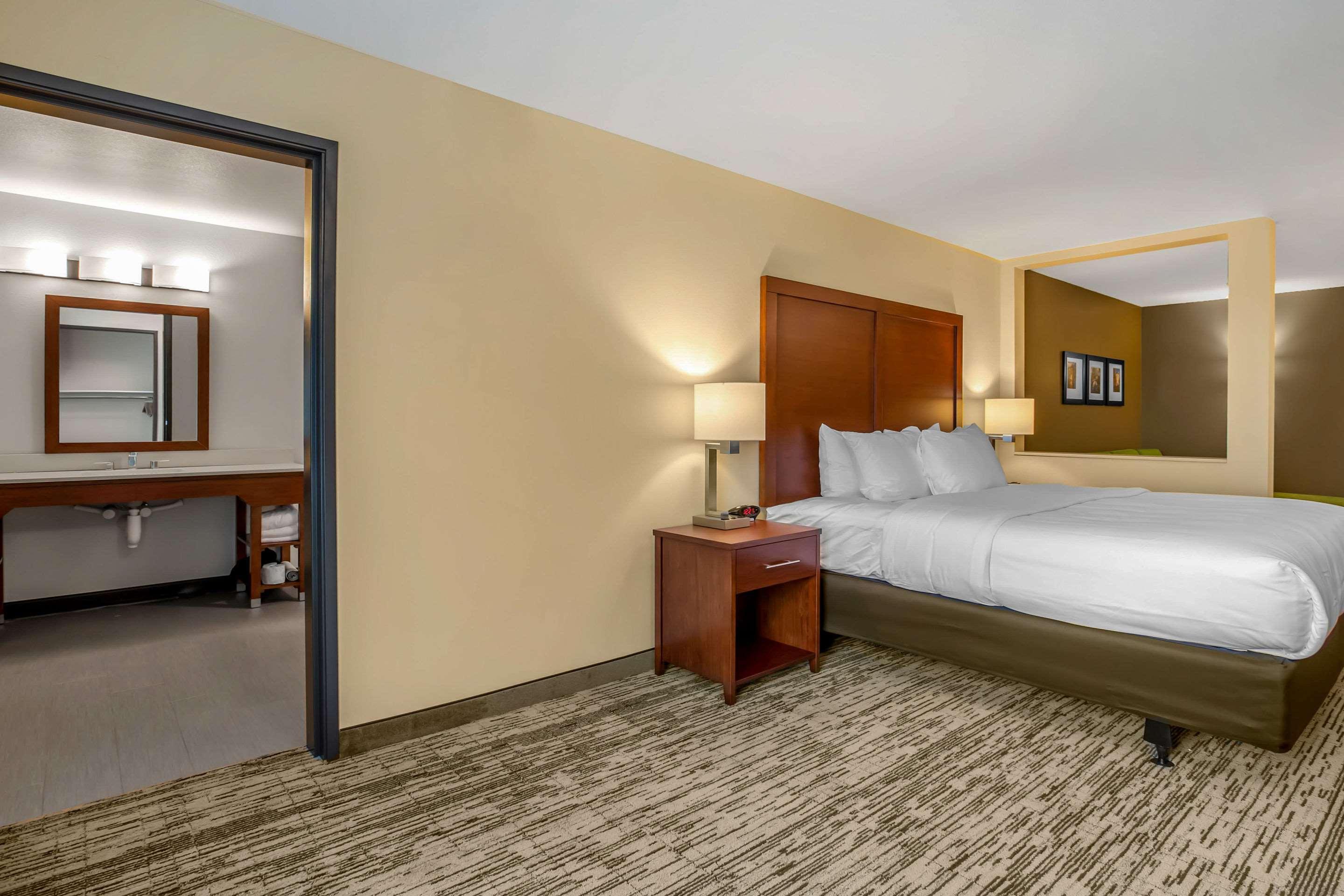 Comfort Inn & Suites Ames Near Isu Campus Dış mekan fotoğraf