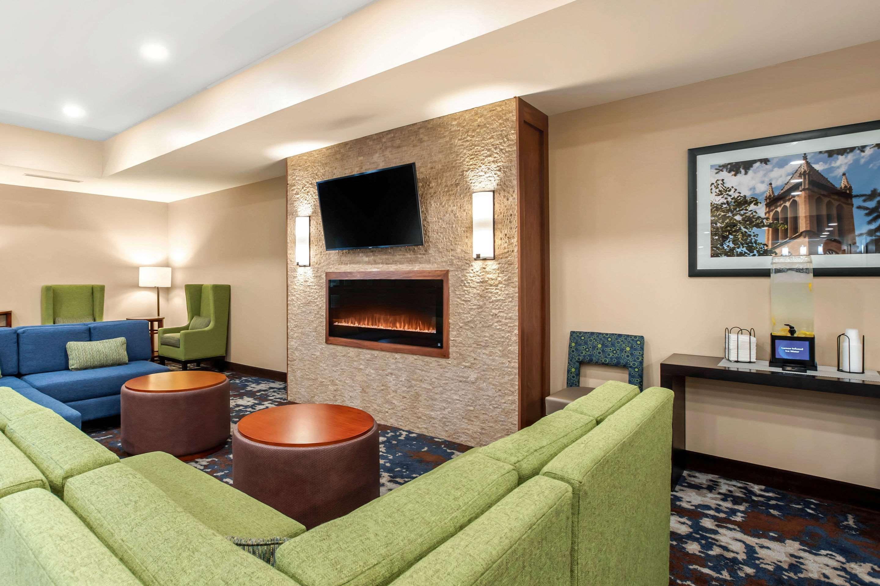 Comfort Inn & Suites Ames Near Isu Campus Dış mekan fotoğraf