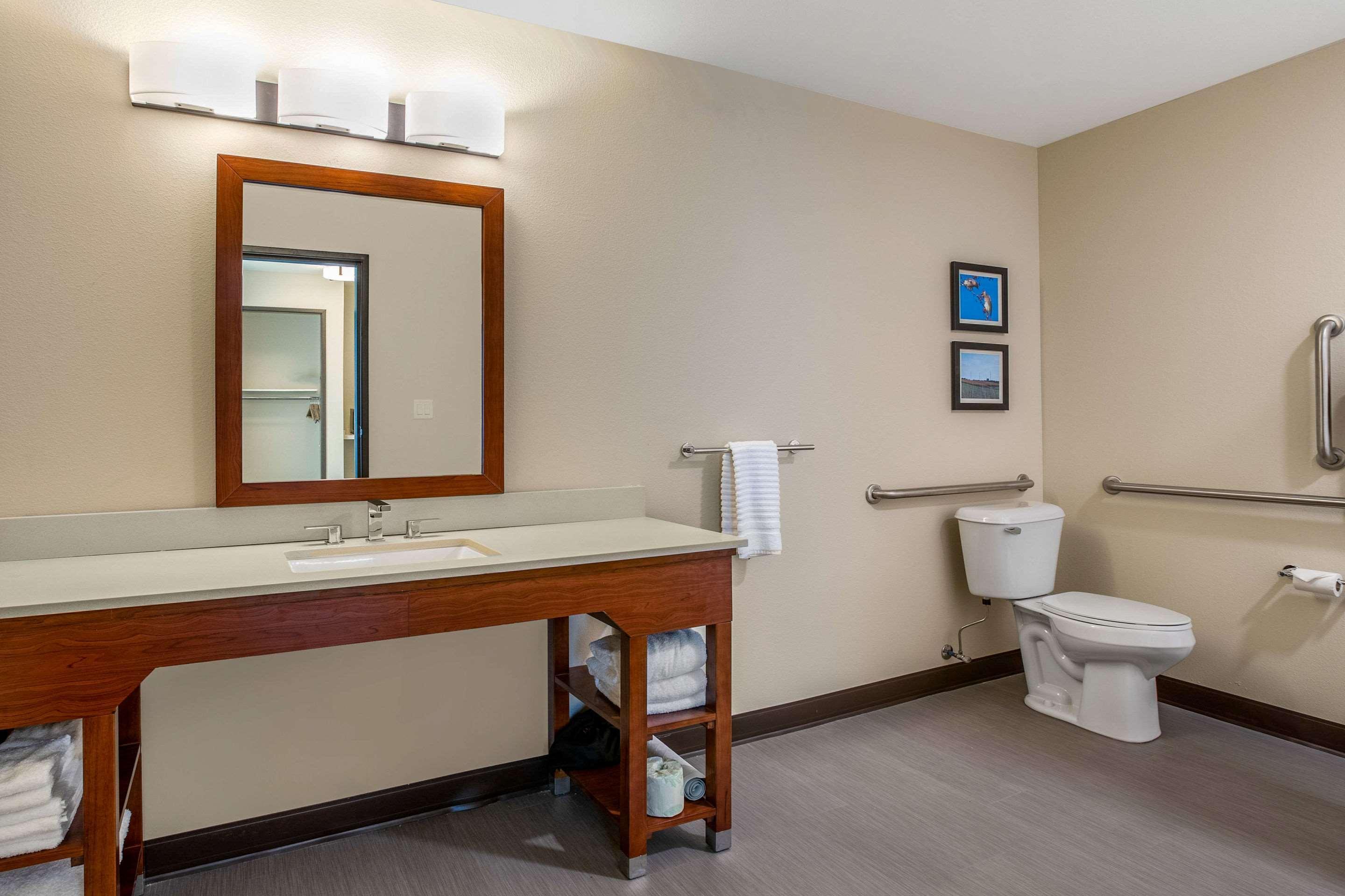 Comfort Inn & Suites Ames Near Isu Campus Dış mekan fotoğraf