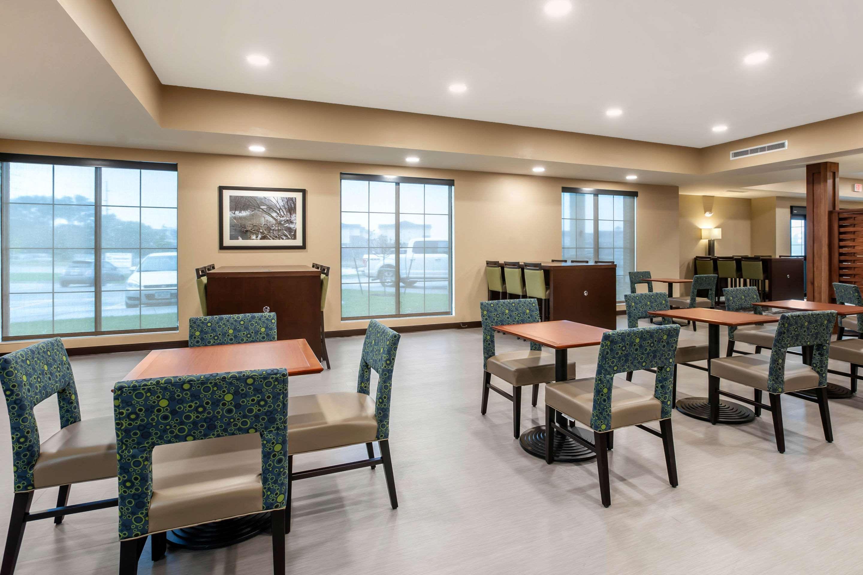 Comfort Inn & Suites Ames Near Isu Campus Dış mekan fotoğraf