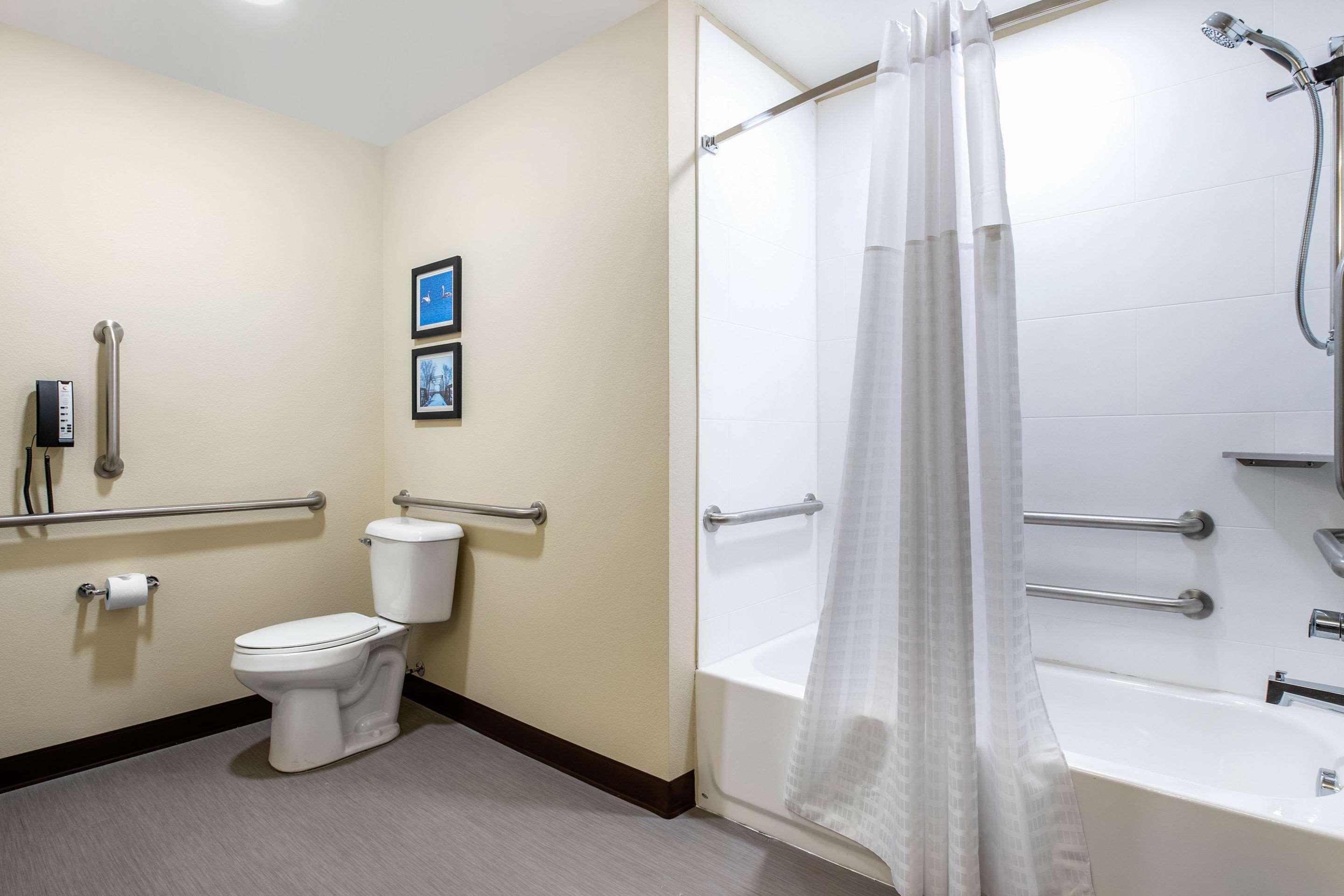 Comfort Inn & Suites Ames Near Isu Campus Dış mekan fotoğraf