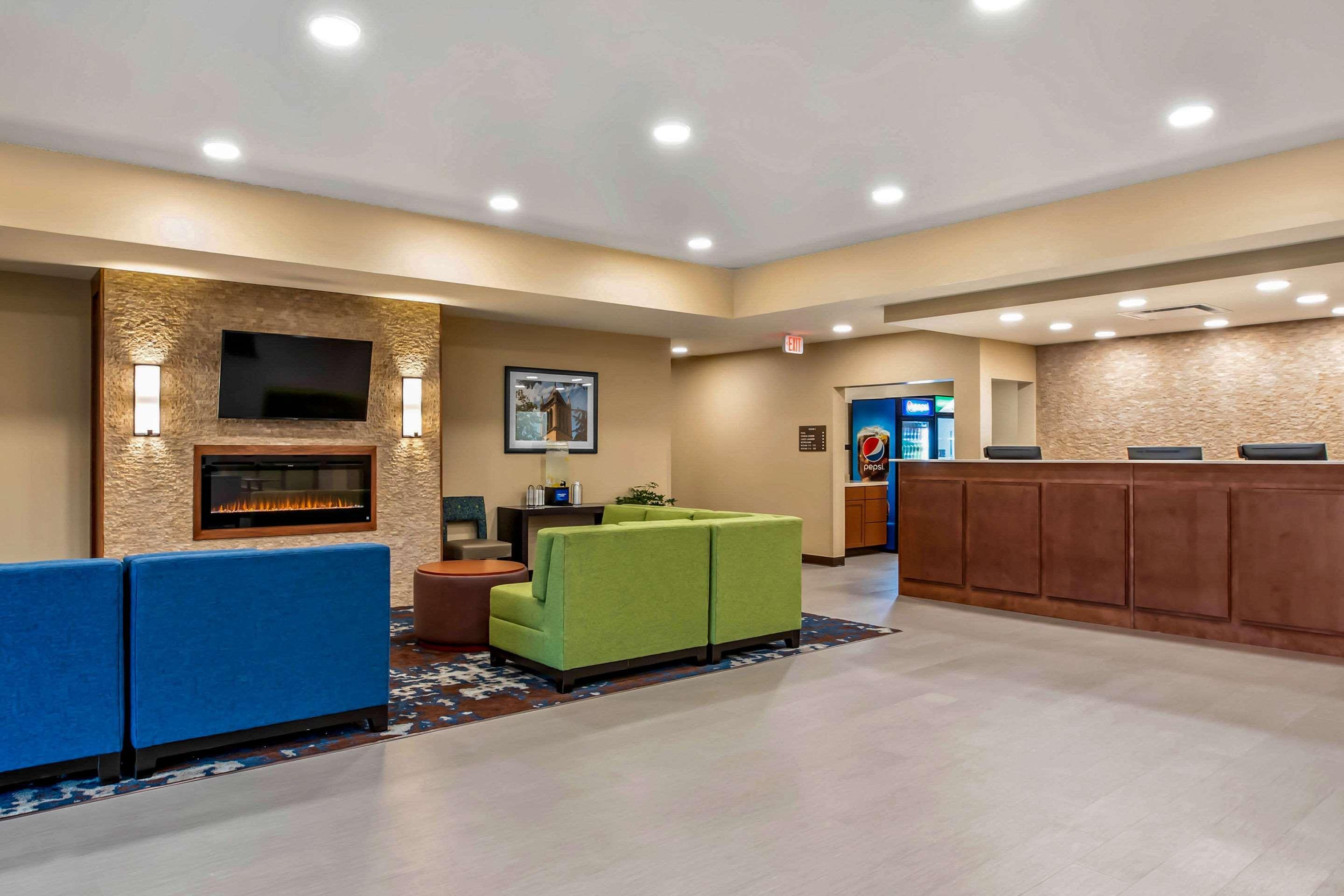 Comfort Inn & Suites Ames Near Isu Campus Dış mekan fotoğraf